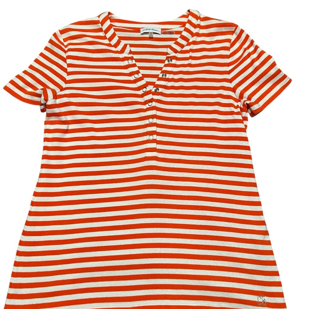 Red n White striped women’s medium short sleeve top snap buttons